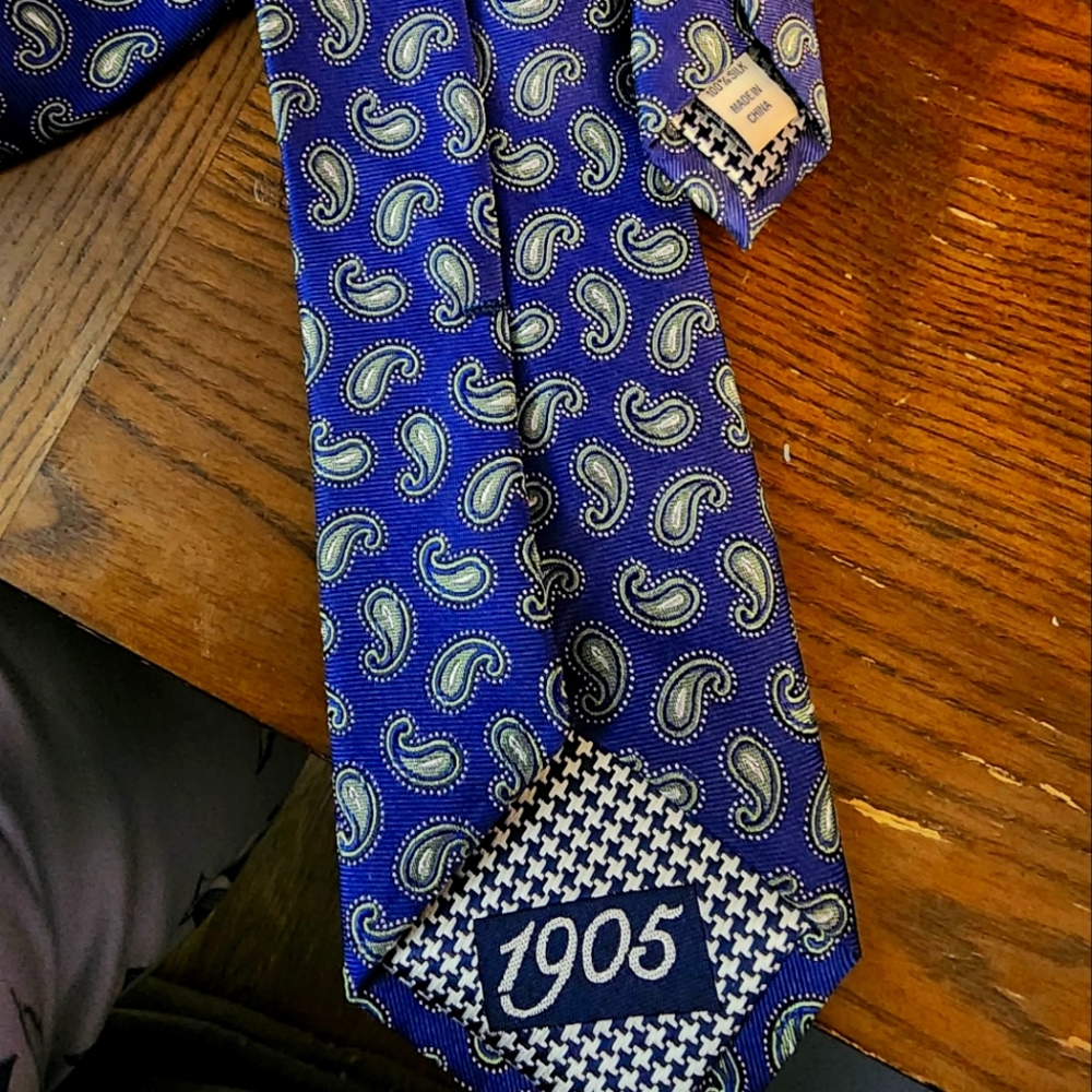 JoS. A. Bank 1905 tie